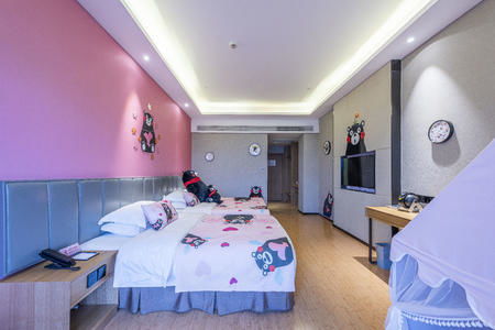 千岛湖大排档对面，尽享湖光山色与家庭乐趣的度假之选